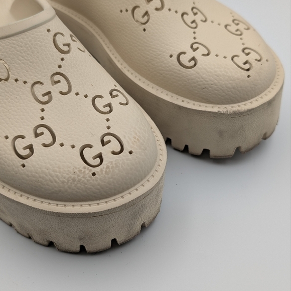 Gucci Cutout Logo Platform Mules 37 / US 7 Rubber GG Slides - Picture 9 of 9
